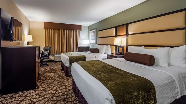 Standard, 2 Queen Beds, Best Western Plus Vancouver Mall Dr. Hotel & Suites 1/2