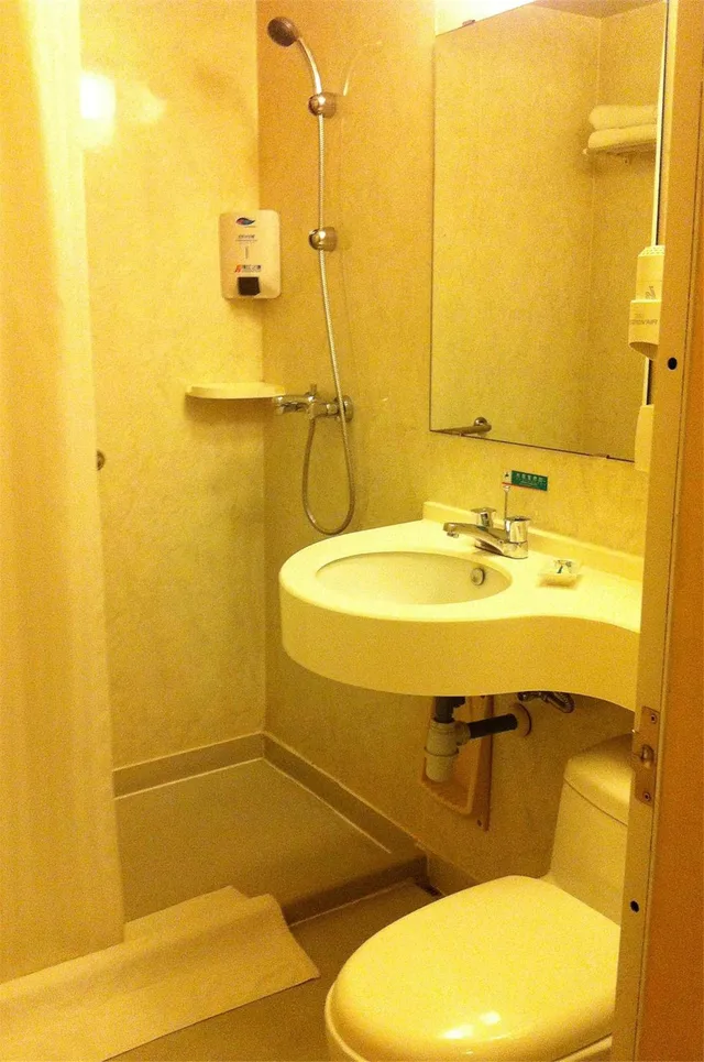 غرفة قياسية بسريرين منفصلين، Jinjiang Inn (Wuhan Wuchang Railway Station) 4/5