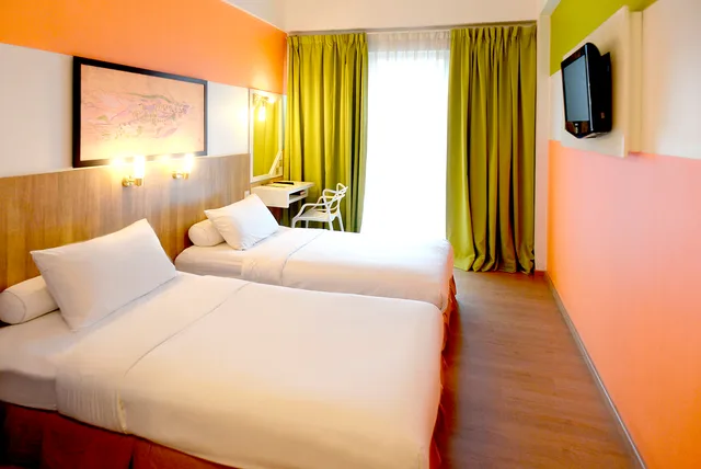 غرفة بسريرين منفصلين بإطلالة على البحر، The Elopura Hotel 1/1