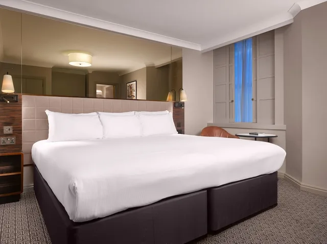 غرفة سوبيريور بسرير كينج، Strand Palace Hotel 3/7