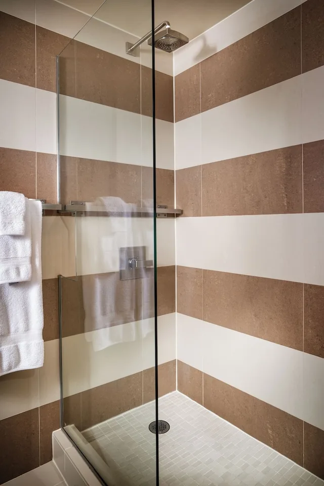 Cityscape, King Bed, Balcony، Hotel Rose - A Staypineapple Hotel 2/2