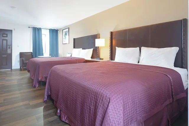 2 Full Beds Non-Smoking، Budget inn by Oyo San Augustine 2/9