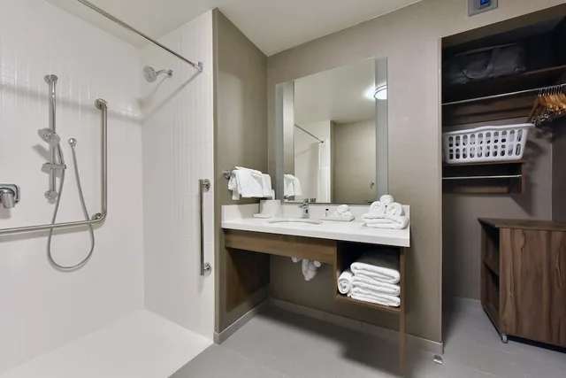 جناح بسريرين كوين بغرفة نوم واحدة بمطبخ لذوي الإعاقة، Staybridge Suites Waterloo - St. Jacobs Area 4/6