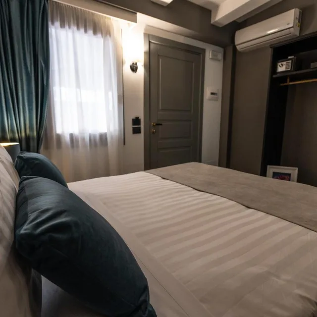 Room, Double Bed, Terrace, Relais Manzoni 6/10