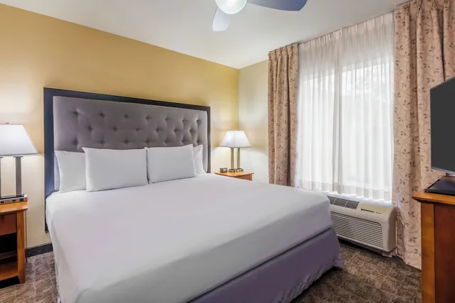 Junior Suite, Studio, King Bed, Sofa، Homewood Suites By Hilton St Louis Riverport Airport West 1/2