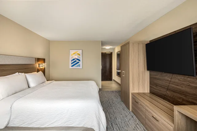 Standard, Double Bed, Holiday Inn Express Richmond by IHG 1/7