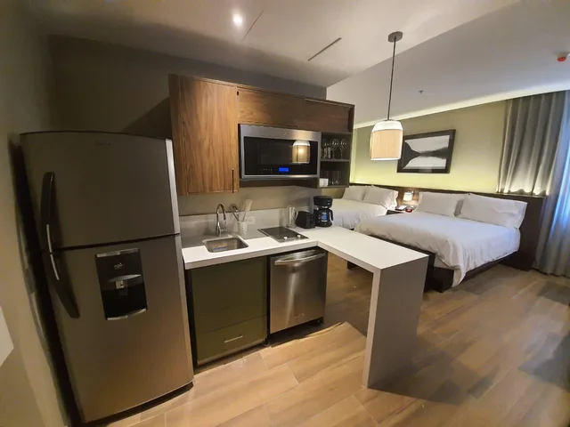 غرفة، Staybridge Suites Guadalajara Novena 2/5
