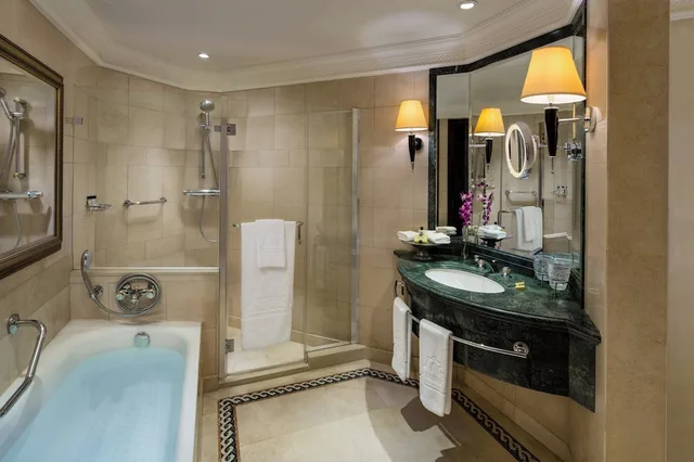Premium, King Bed, Pool View, Balcony, Intercontinental Phoenicia Beirut 4/4