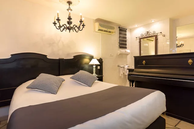 غرفة ثلاثية، Hotel the Originals Martigues Clair 2/2