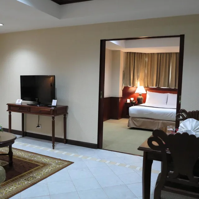 غرفة تنفيذية، The Grand Sathorn 7/8