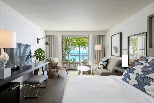 Room, King Bed, Partial Water View، Baker's Cay Resort Key Largo, Curio Collection by Hilton 3/5