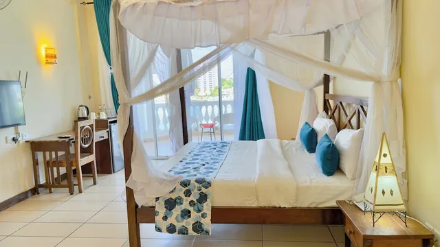 Deluxe, King Bed, Creek View، CityBlue Creekside Hotel & Suites 2/6
