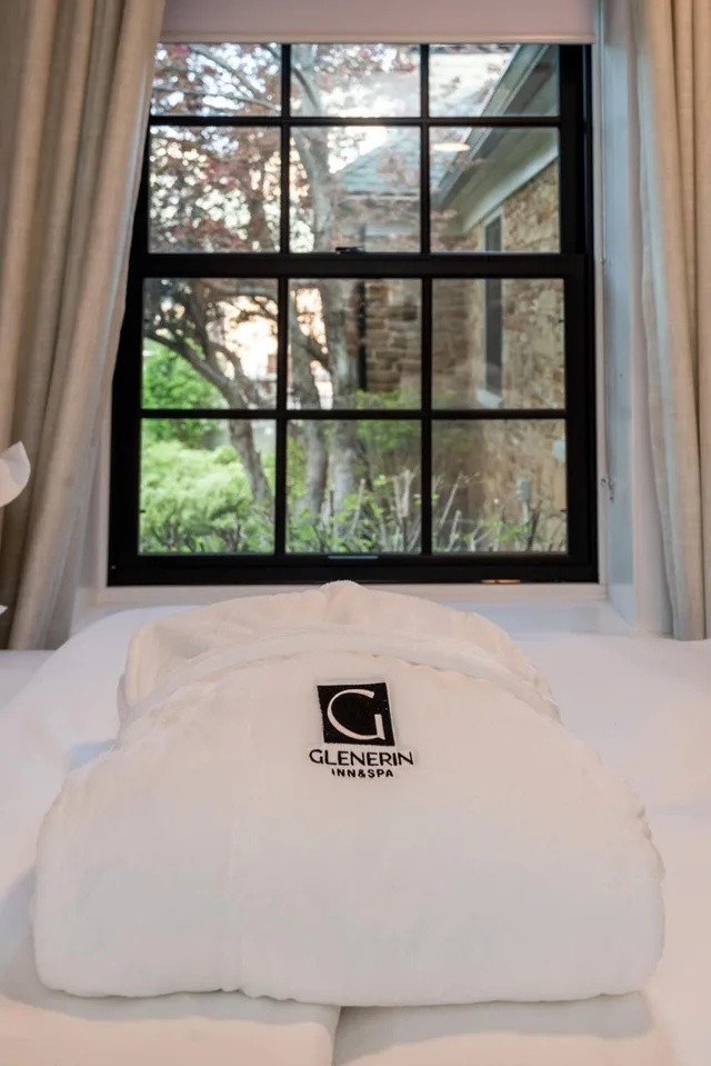 جناح بسرير كوين، Glenerin Inn 1/10