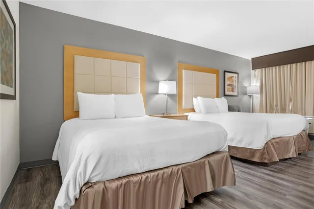 غرفة بسريرين كوين، Best Western Airport Inn 2/4