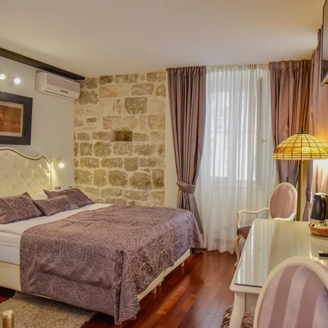 غرفة قياسية بسرير مزدوج في الملحق، Kastel 1700 Boutique Hotel 3/10