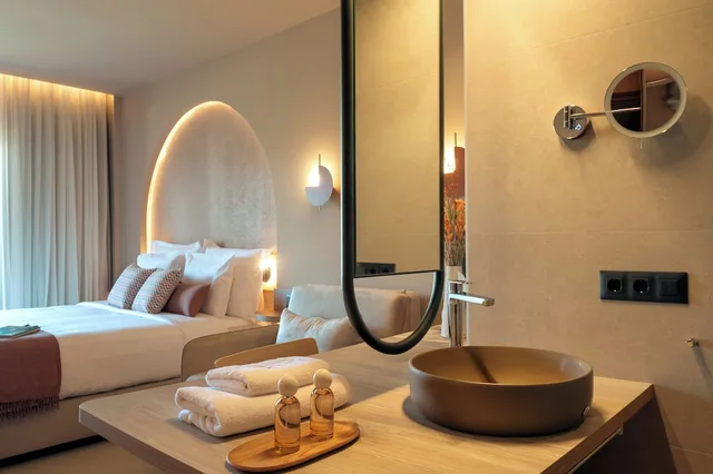 Horizon, Retreat, Queen Bed, Sea View, Sofa، Zeus Eleva Kassandra Lagoon 6/6