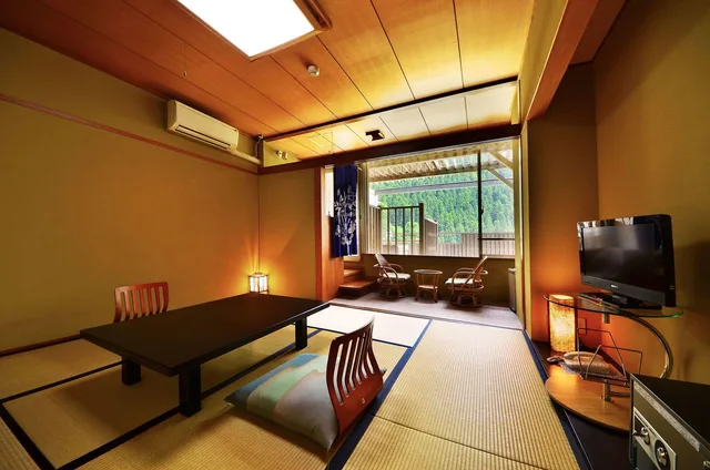 Japanese, 4 Futon Beds, Mountain View, Outdoor Bath, Smoking، Sunriver Oboke 1/2
