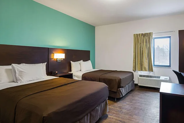غرفة بسريرين كوين، Suburban Studios Monaca - Pittsburgh 1/3