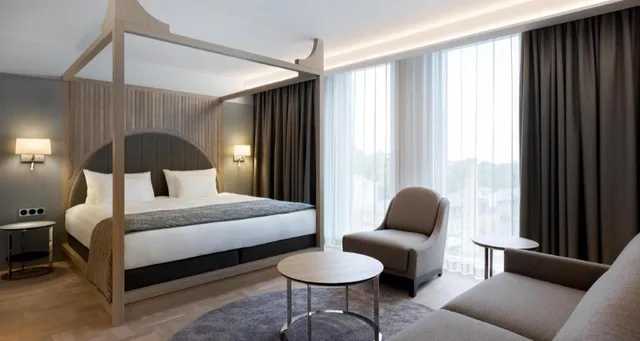 Deluxe, King Bed, Bath and Shower, Sofa، Nordic Hotel Forum, WorldHotels Distinctive 3/4