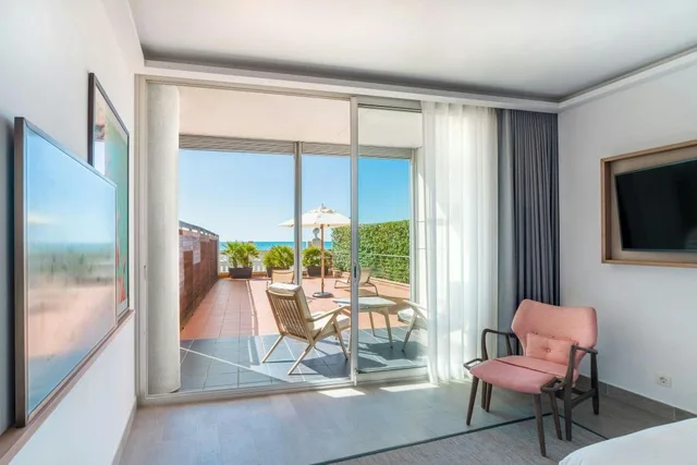 Contemporary, Guest Room, Premium, King Bed, Beach Front, Balcony، Le Meridien Ra Beach Hotel And Spa 4/6