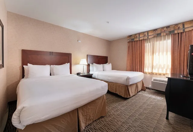 Standard, 2 Queen Beds, Prestige Aberdeen Lodge Kamloops 1/5