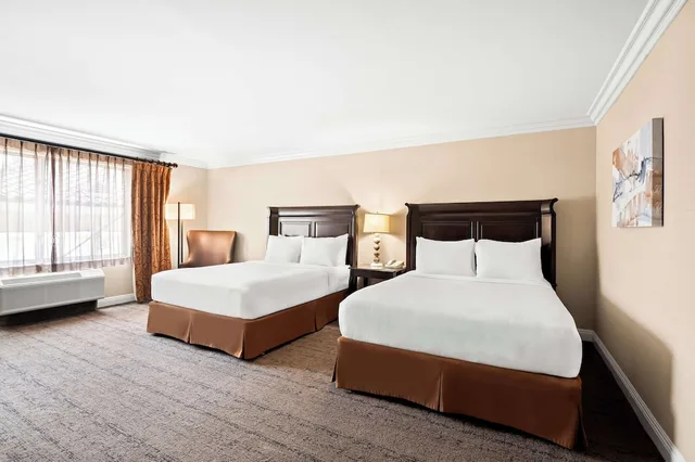 غرفة قياسية بسريرين كوين لذوي الإعاقة، Best Western Ontario Mills 1/3