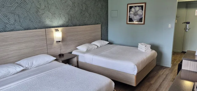 غرفة قياسية بسريرين كوين، Motel6 Niagara Falls, On - Near The Falls 5/10