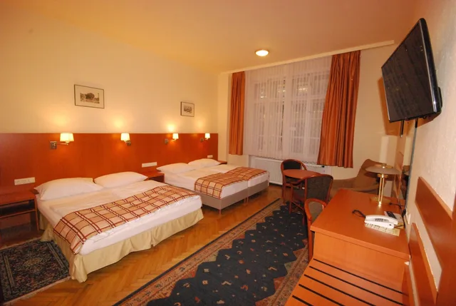 شقة بسرير مزدوج وسريرين منفصلين بغرفتي نوم، Hotel Continental 1/7