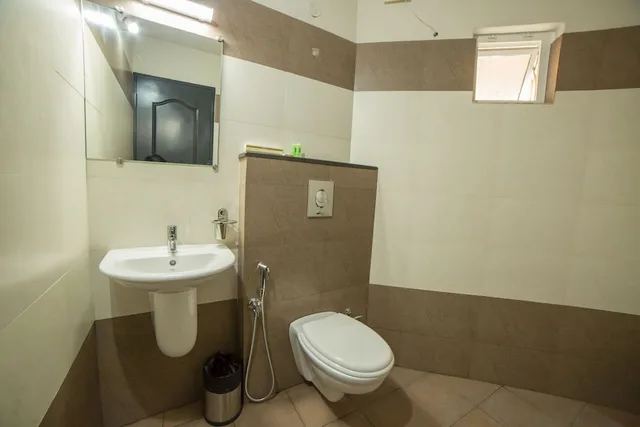 Standard, Queen Bed, South Gate Residency 4/5