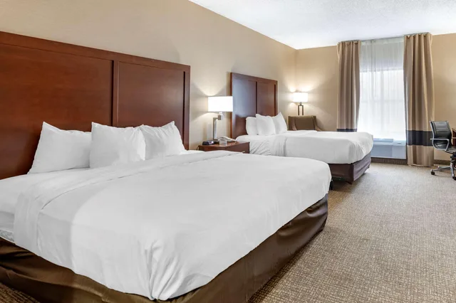 Room, 2 Queen Beds, Comfort Inn Louisville Southwest 3/3