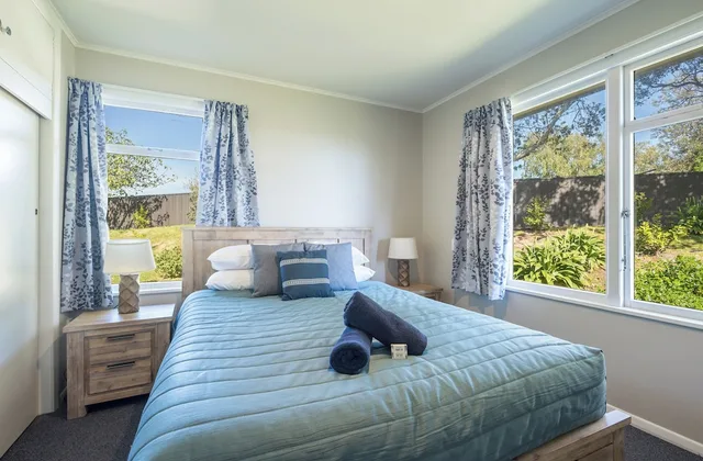 4 Bedrooms, Beach House, 5 Beds, 2 Queen Beds, Sofa, Tahuna Beach Kiwi Holiday Park & Motel 2/10