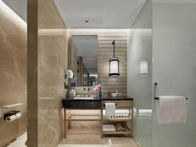 غرفة بسرير كينج، Hilton Shanghai Songjiang Guangfulin 7/7