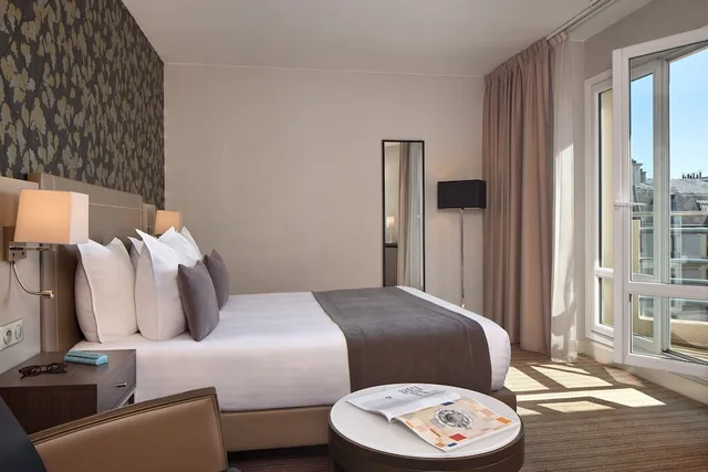 غرفة سوبيريور بسرير كوين بشرفة، Timhotel Opera Blanche Fontaine 1/2