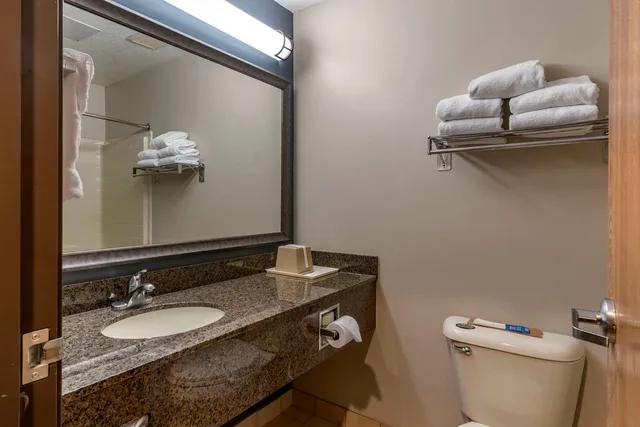 غرفة بسرير كينج بجاكوزي، Best Western Newberg Inn 2/3