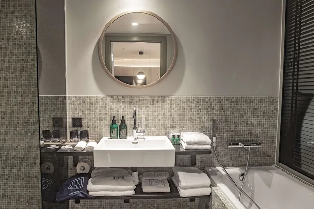 Master, Suite, King and Twin Beds، Hotel Norge By Scandic 1/1