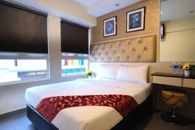 Deluxe, Queen Bed, Sandpiper Hotel 4/8