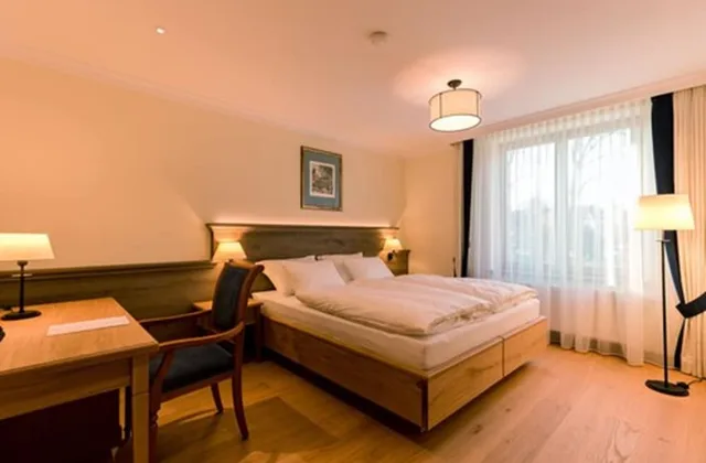1 Bedroom, Standard, King Bed, Hotel & Gaststätte Zum Erdinger Weissbräu 1/5