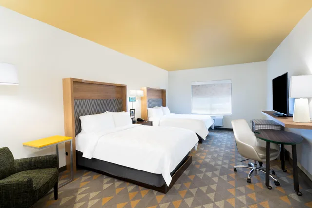غرفة رباعية بسرير كوين لذوي الإعاقة، Holiday Inn And Suites Memphis Southeast Germantown 1/3