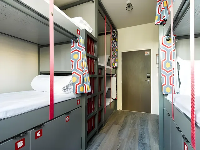 Female Dorm, Female Only, 6 Beds, Shared Bathroom، The People Paris Bellville 1/1