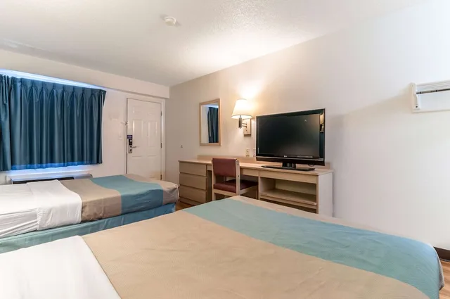 غرفة قياسية بسريرين مزدوجين، Motel6 Farmington Hills, MI - Northwest - Farmington Hills 5/10