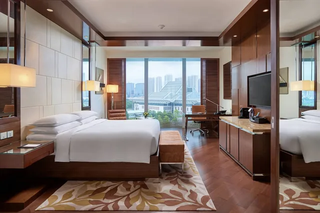 غرفة ديلوكس بسرير كينج بإطلالة على البحيرة، Jw Marriott Hotel Hanoi 3/10