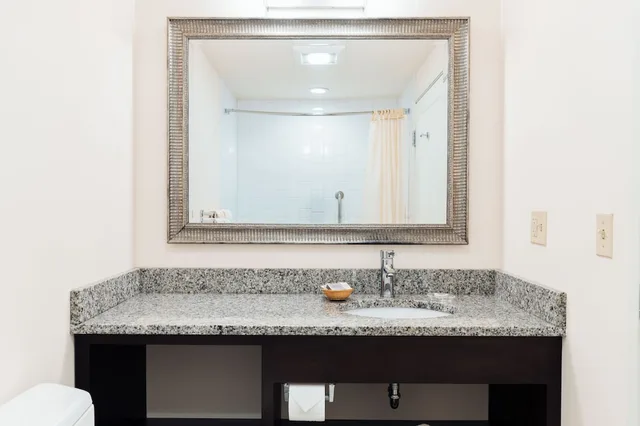 جناح جونيور بسريرين كوين بإطلالة على البحر، Belfast Harbor Inn 8/8