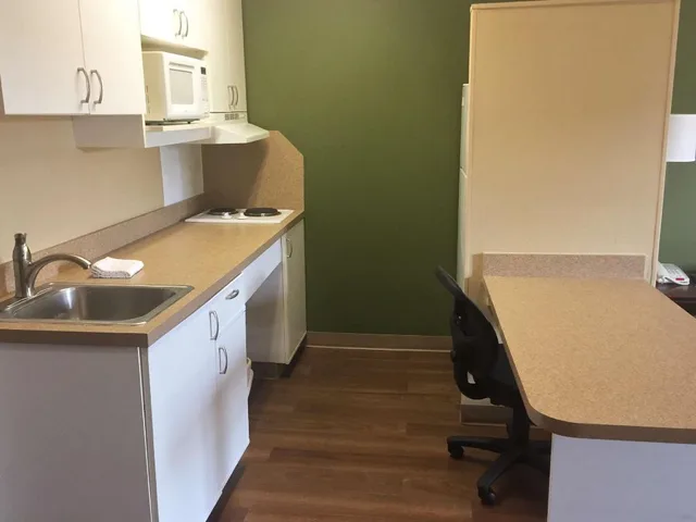 Studio, King Bed, Accessible, Extended Stay America Select Suites - Chicago - Hanover Park 8/10