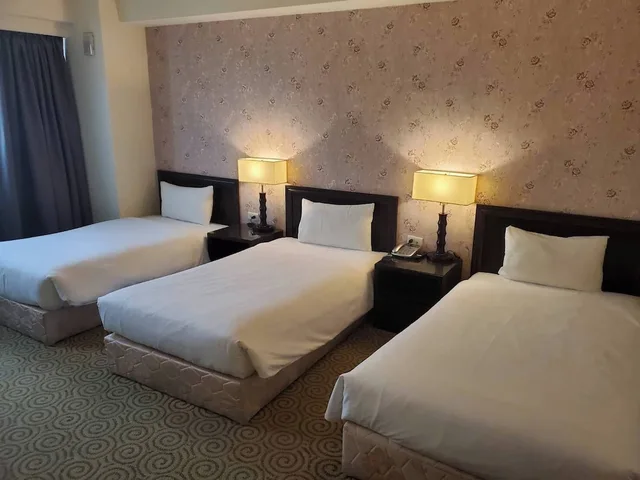 غرفة ثلاثية بثلاثة أسرّة، Well Garden Hotel 1/2