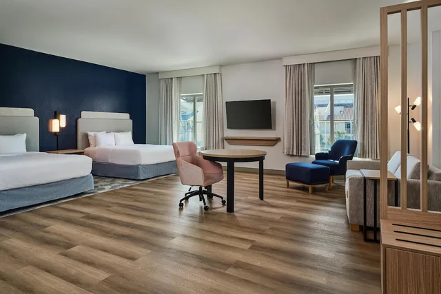 غرفة بسريرين كوين مع أريكة لذوي الإعاقة، Hampton Inn & Suites Destin 7/10