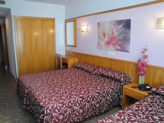 غرفة عائلية، Hotel Esplendid 4/8