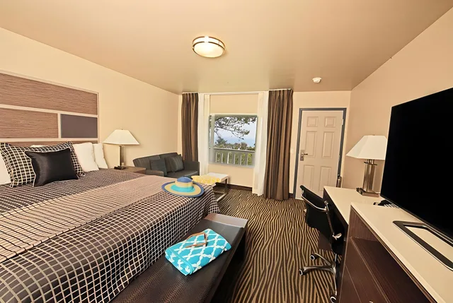 غرفة بسرير كينج، Crescent Bay Inn 1/2