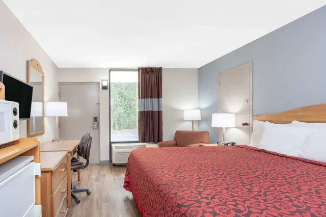 غرفة بسرير كينج، Days Inn by Wyndham Clinton Laurens I-26 1/2