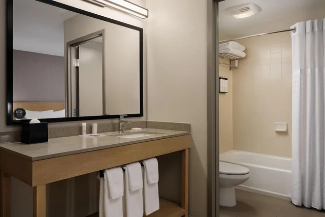 غرفة بسريرين مزدوجين مع أريكة، Hyatt Place Tampa Airport/Westshore 6/9