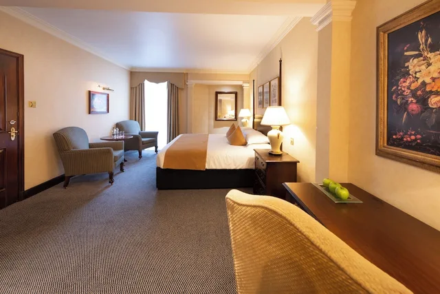 جناح فاخر بسرير كينج، Millennium Hotel and Conference Centre Gloucester London 4/6
